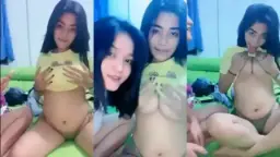 Ica dan Temannya Pamer Toket Gede Video by Eporner Ica dan Temannya Pamer Toket Gede Video by Eporner