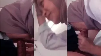Cewek Ukhti Tersenyum Lanjut Nyepong Video by AVTub Cewek Ukhti Tersenyum Lanjut Nyepong Video by AVTub