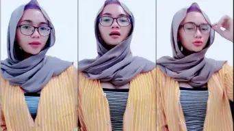 Ukhty Yulia Liveshow Pamer Belahan Toket Video by PornTrex