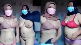 Duo Tante Hijab Bugil Toket Gede Video by FapHouse