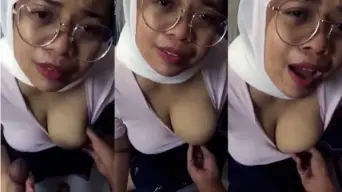 POV Hijab Tante Yana Handjob kontol Video by PornTrex POV Hijab Tante Yana Handjob kontol Video by PornTrex