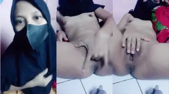 Ukhti Kesepian Colmek Ditinggal Suami Video by BOKEPSIN